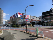 スーパーオートバックス東京ベイ東雲店に併設しております。